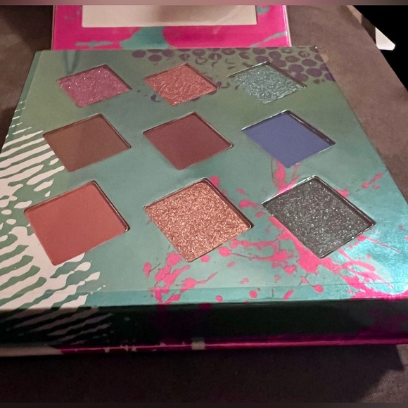 NWT Hank & Henry Living In Color Eyeshadow Palette - Picture 5 of 8